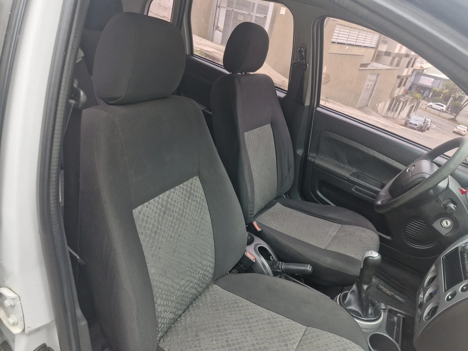 Ford Fiesta 1.6 Manual - foto 10