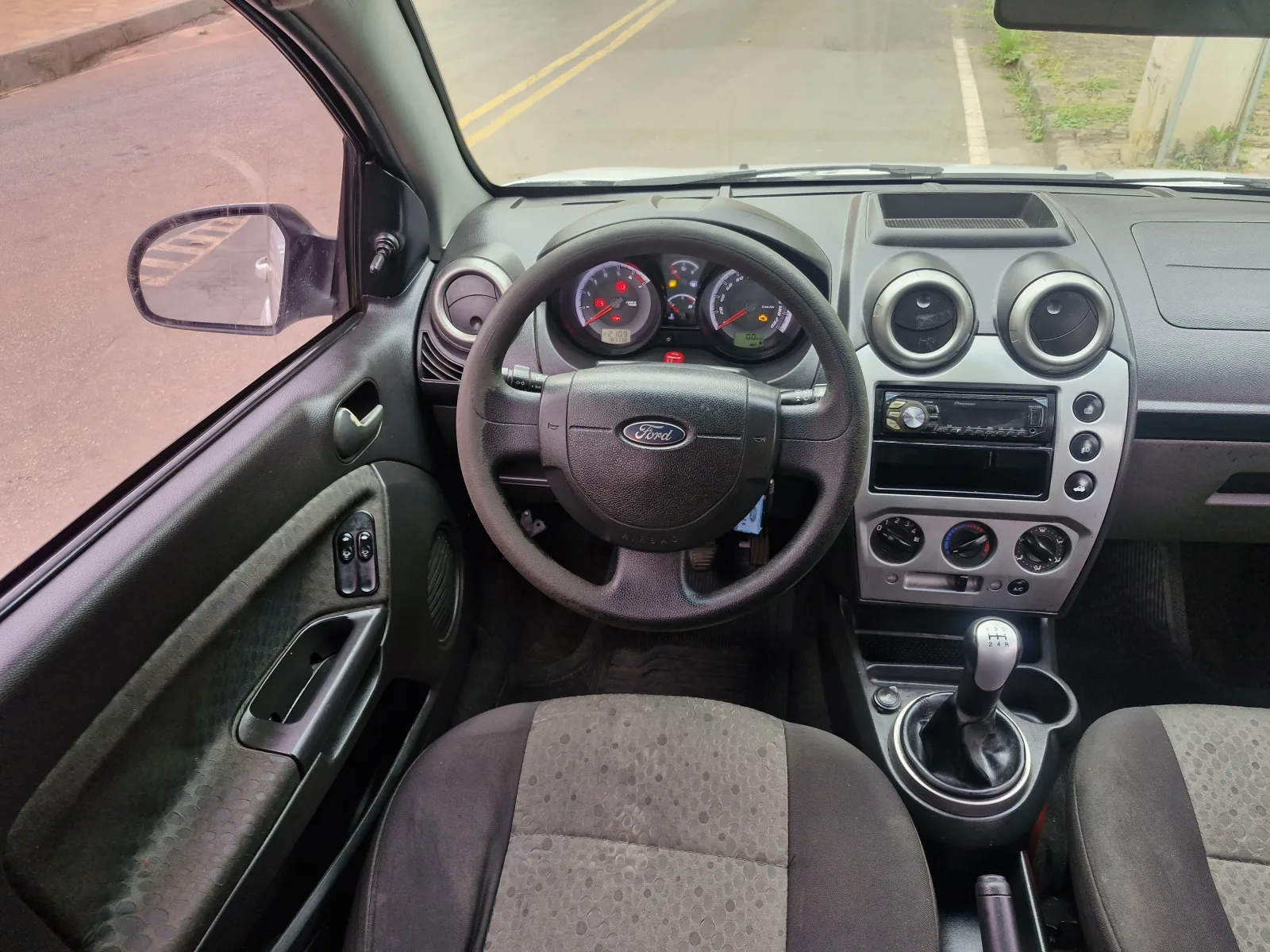 Ford Fiesta 1.6 Manual - foto 13
