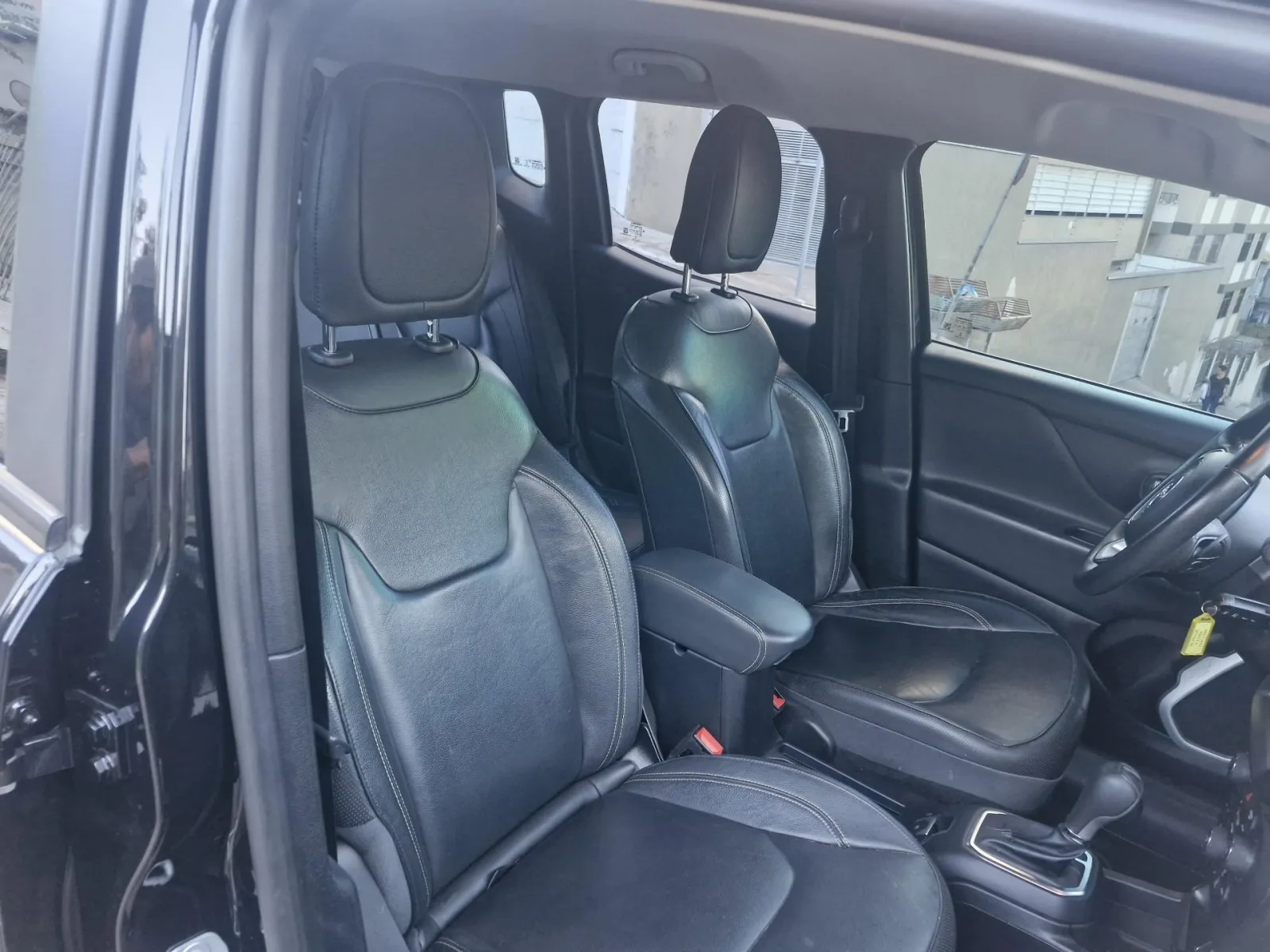 Jeep Renegade Longitude 1.8 Flex Automático - foto 12